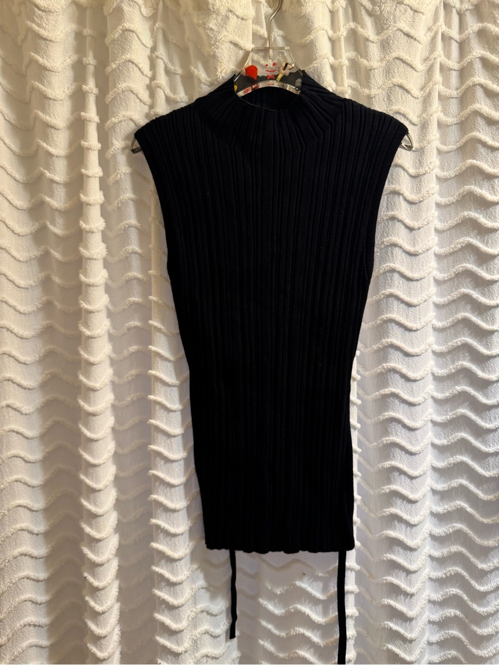 Sleeveless Ribbed top in Black